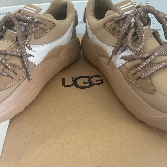 UGG LA Cloud Lace Size 9.5 - Picture 2 of 4